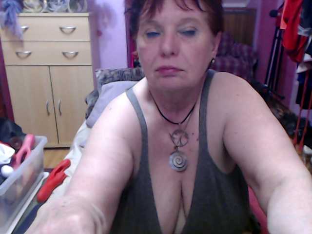 Live sex webcam photo for Elmira63 #291161663