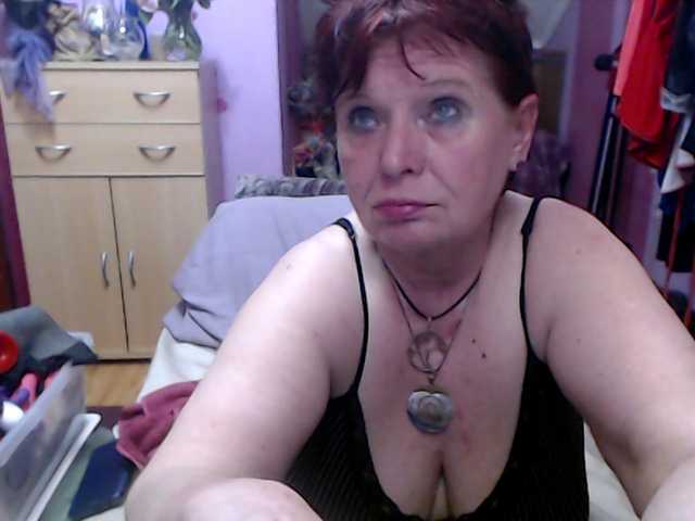 Live sex webcam photo for Elmira63 #291174717