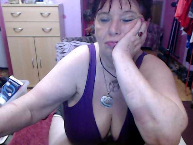 Live sex webcam photo for Elmira63 #291261812