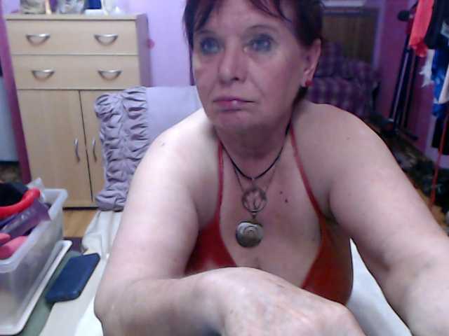 Live sex webcam photo for Elmira63 #291273719