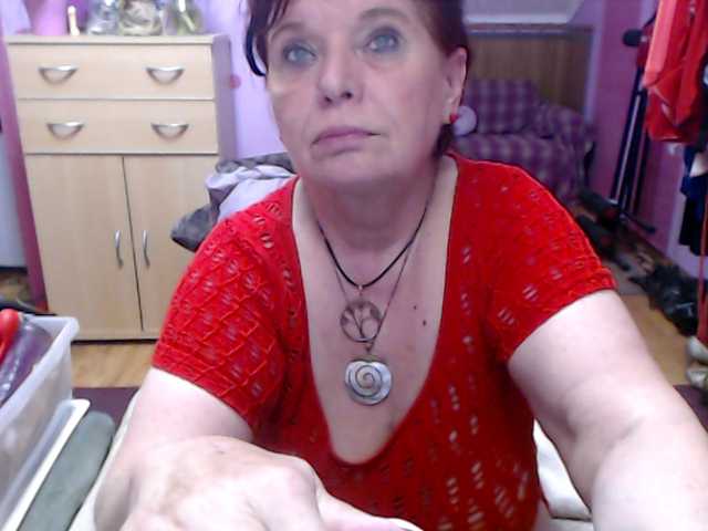 Live sex webcam photo for Elmira63 #291348072