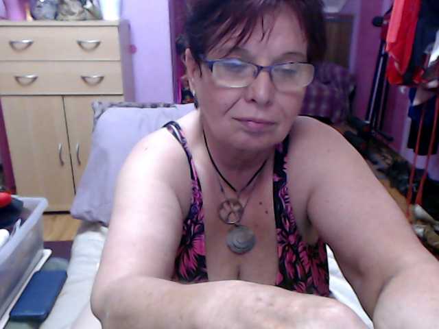 Live sex webcam photo for Elmira63 #291426683