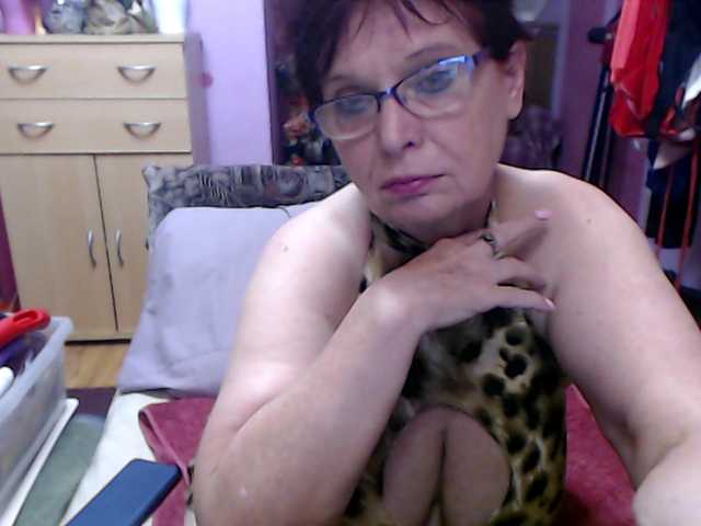 Live sex webcam photo for Elmira63 #291433787