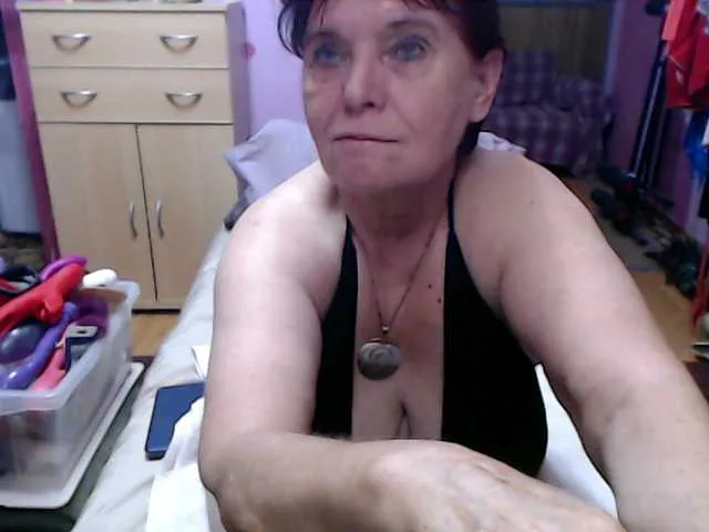 Live sex webcam photo for Elmira63 #291617265