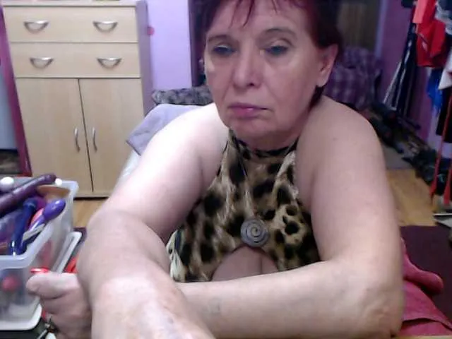 Live sex webcam photo for Elmira63 #291636189