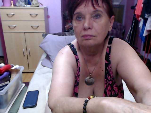 Live sex webcam photo for Elmira63 #291677015