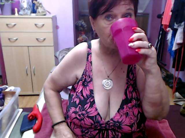 Live sex webcam photo for Elmira63 #291695658