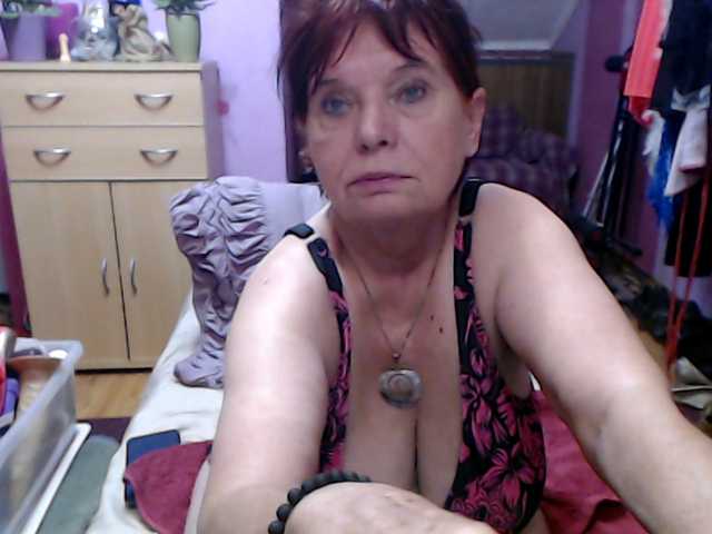 Live sex webcam photo for Elmira63 #291722381