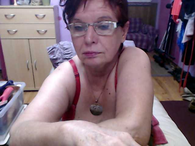 Live sex webcam photo for Elmira63 #291767818