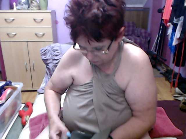 Live sex webcam photo for Elmira63 #291773658