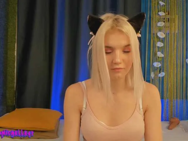 Live sex webcam photo for ElodieAlain #272652553