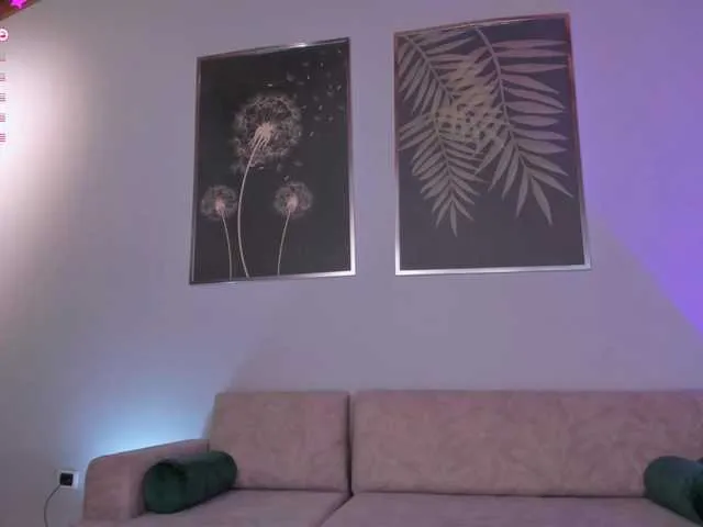 Live sex webcam photo for EloisaOlivero #290977608