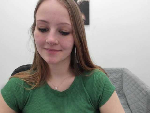 Live sex webcam photo for ElsaJean18 #272539534