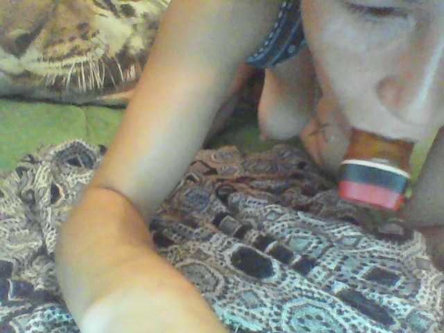 Live sex webcam photo for ElssaJohnsons #274444124