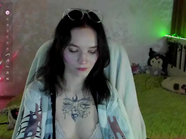 Live sex webcam photo for Elven1kiss #290726752