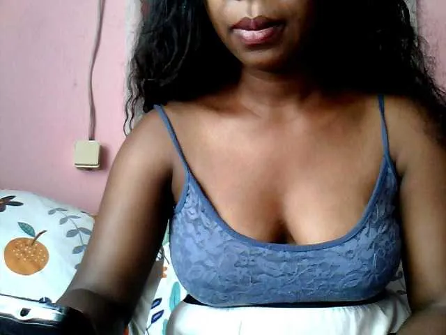Live sex webcam photo for Elvia01 #272752388