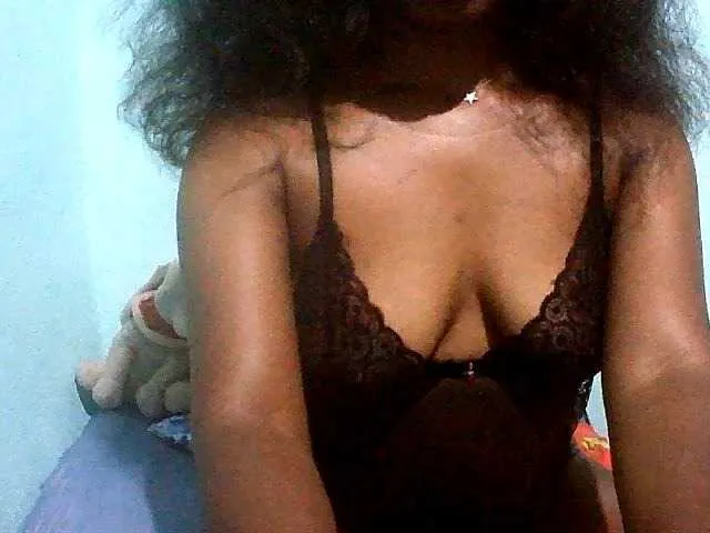 Live sex webcam photo for Elvia01 #292534161