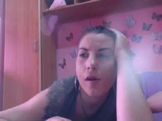 Live sex webcam photo for Ely1994 #172687839