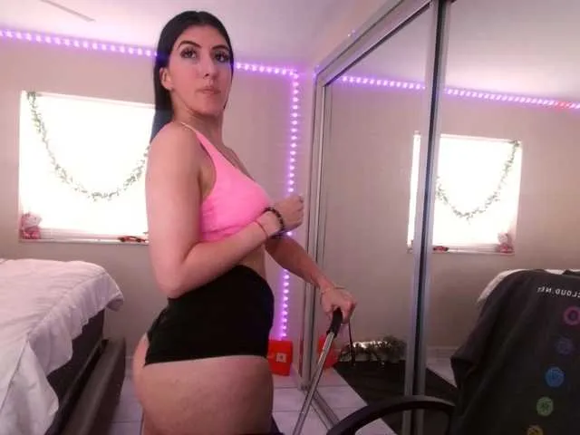 Live sex webcam photo for ElyMarie #290275262