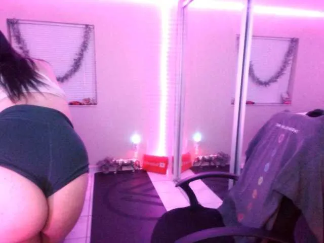 Live sex webcam photo for ElyMarie #290312455