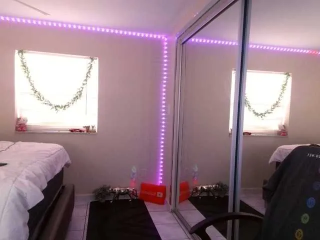 Live sex webcam photo for ElyMarie #290317096