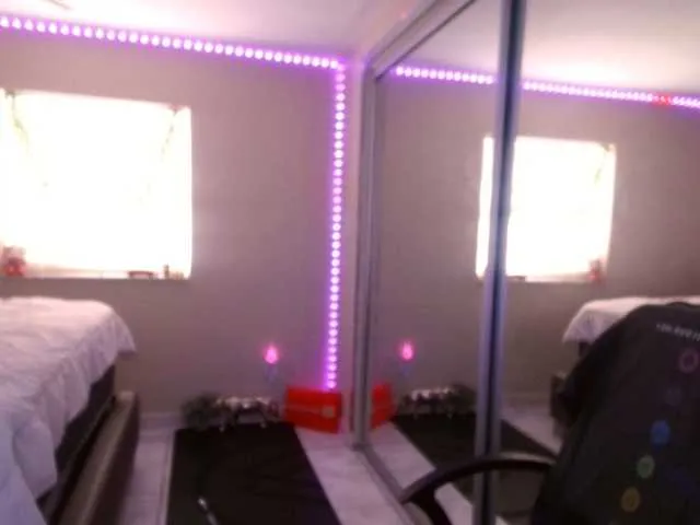 Live sex webcam photo for ElyMarie #290382307