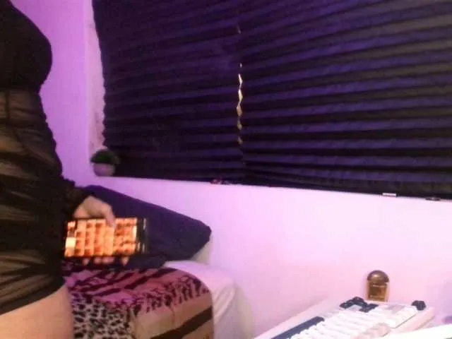 Live sex webcam photo for ElyMarie #290852316