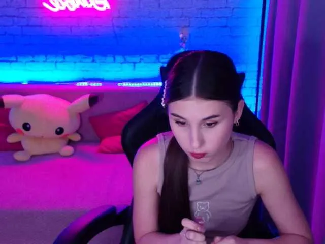 Live sex webcam photo for Elya18 #290042753
