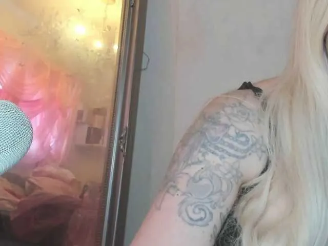 Live sex webcam photo for ElyinkPornsta #290340406