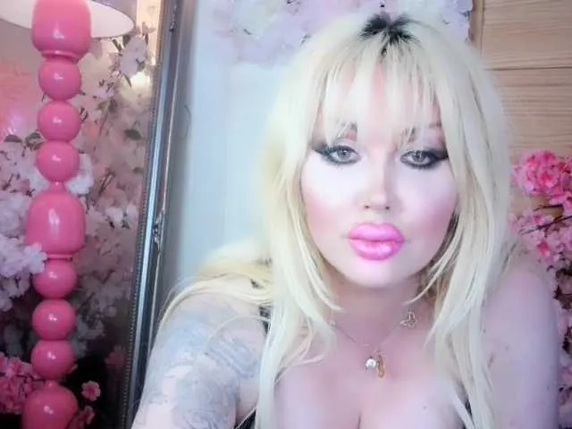 Live sex webcam photo for ElyinkPornsta #290945904