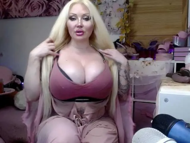 Live sex webcam photo for ElyinkPornsta #292736135