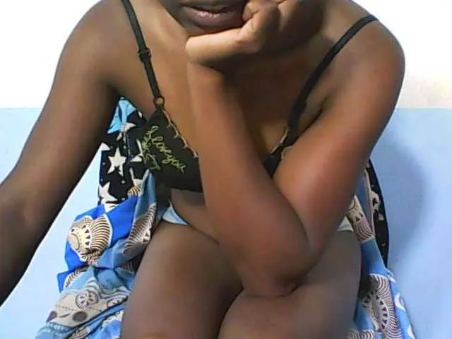 Live sex webcam photo for Elynah #273271479