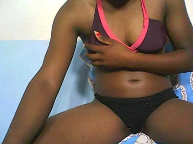 Live sex webcam photo for Elynah #273313043
