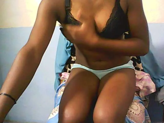 Live sex webcam photo for Elynah #273612595
