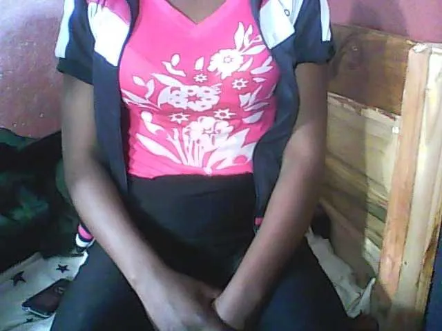 Live sex webcam photo for Elynah #274611896