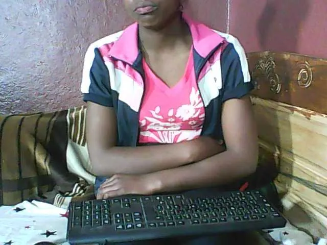 Live sex webcam photo for Elynah #274614457