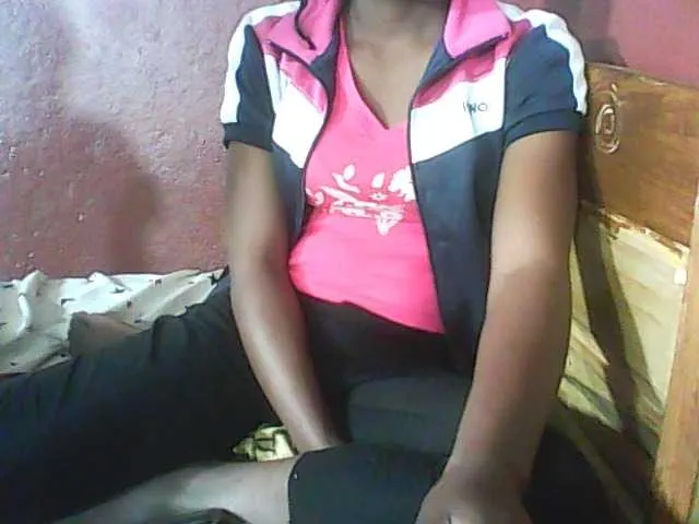 Live sex webcam photo for Elynah #274617508