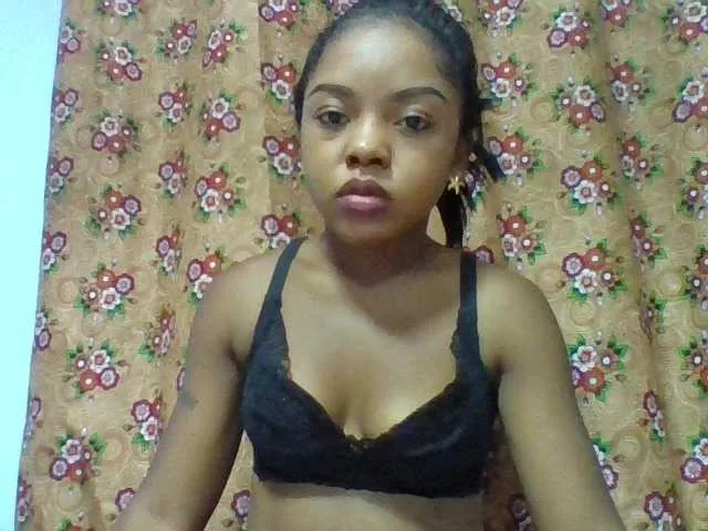 Live sex webcam photo for Elysa7 #293288088