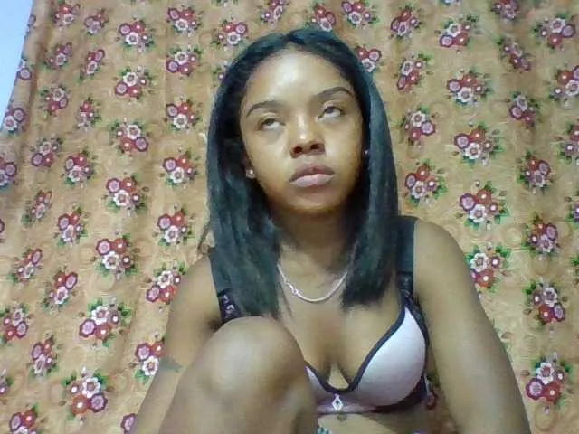 Live sex webcam photo for Elysa7 #293365333