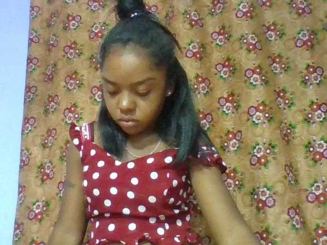 Live sex webcam photo for Elysa7 #293380607