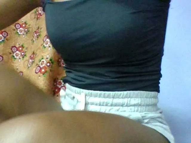 Live sex webcam photo for Elysa7 #293457592