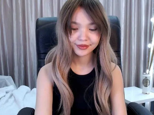 Live sex webcam photo for ElyseMane #275580332