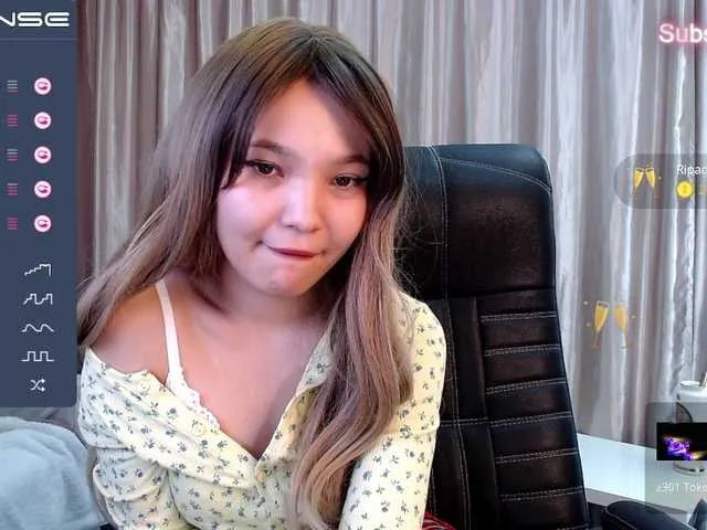 Live sex webcam photo for ElyseMane #275668398