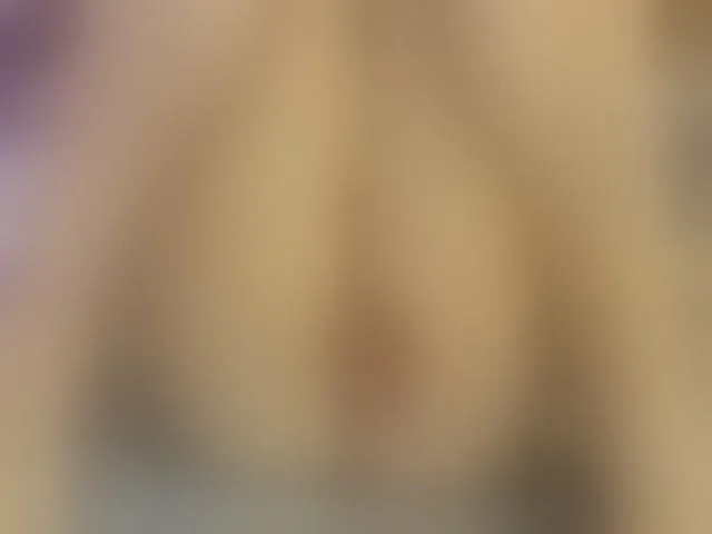 Live sex webcam photo for EmaMiller #294019031