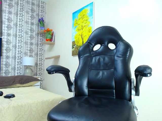 Live sex webcam photo for EmaWrigth #275677313