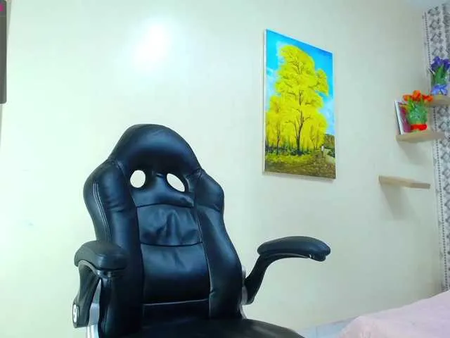 Live sex webcam photo for EmaWrigth #275708522