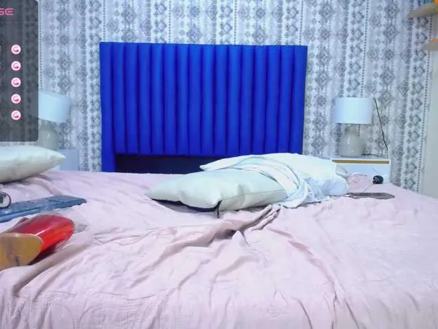 Live sex webcam photo for EmaWrigth #277512235