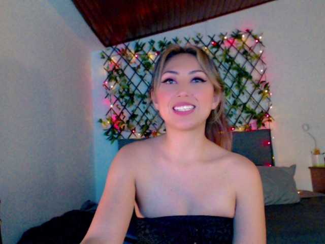 Live sex webcam photo for Emaparis #271902823