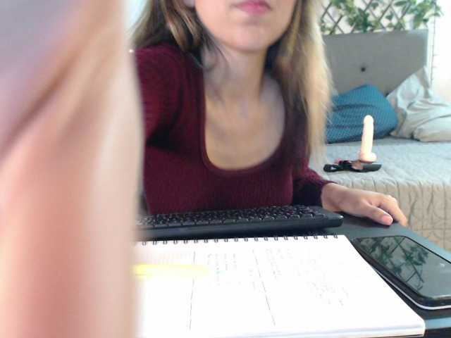 Live sex webcam photo for Emaparis #272049239