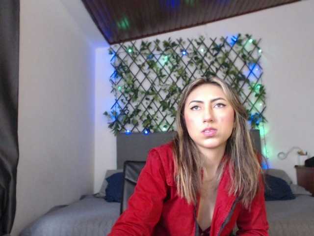 Live sex webcam photo for Emaparis #272058423